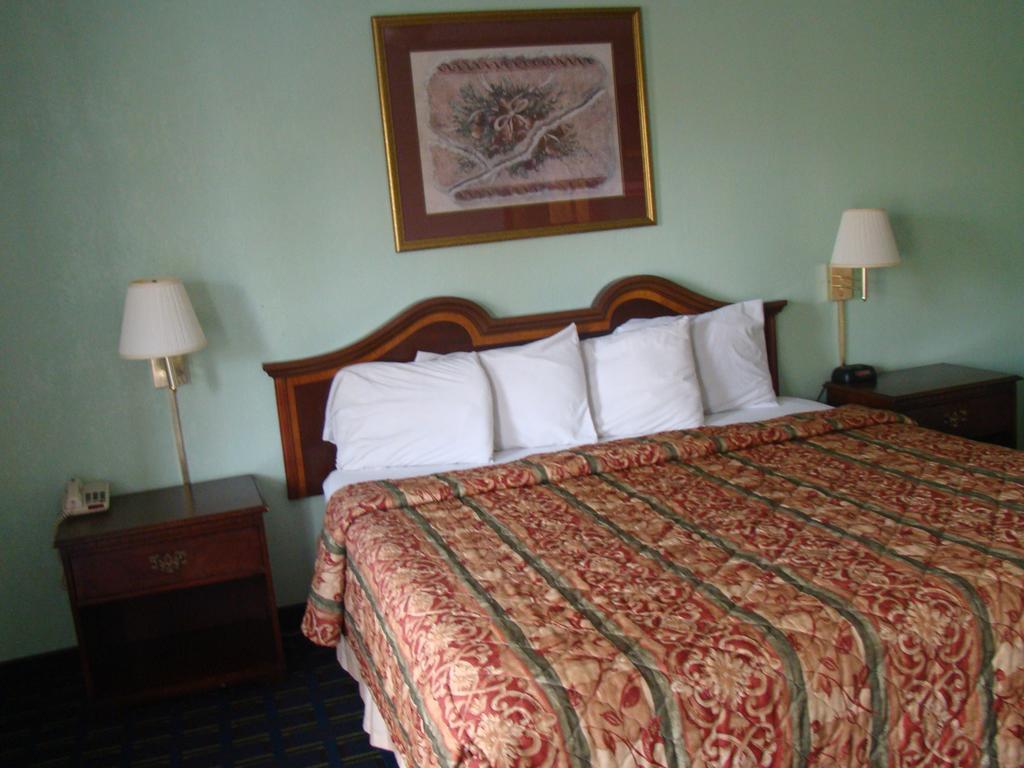 Budget Inn Mount Airy Habitación foto